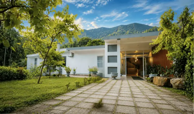Front garden and entrance of Hanthana SK Paradise